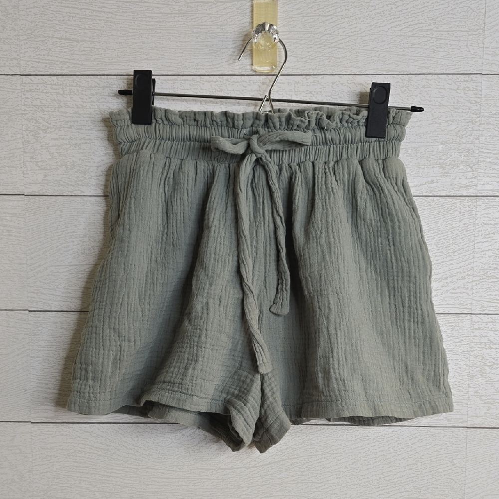 White Fox Boutique Short/Blouse Bundle